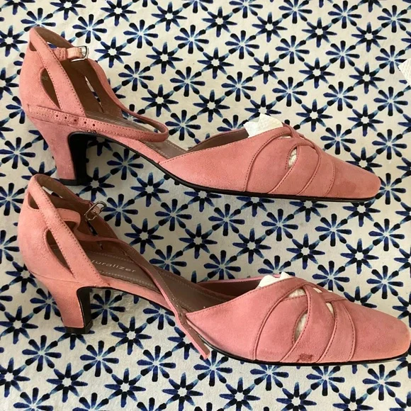 🆕 Naturalizer Pink Suede Leather Size 9M Pink Peekaboo Kitten Heels